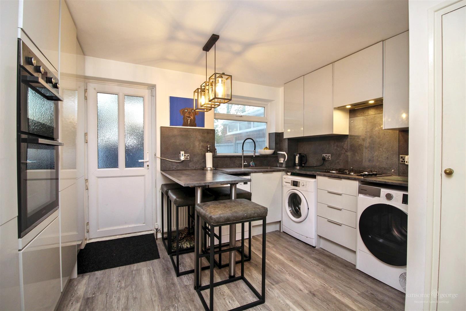 2 bed property in Pottery Road, Reading